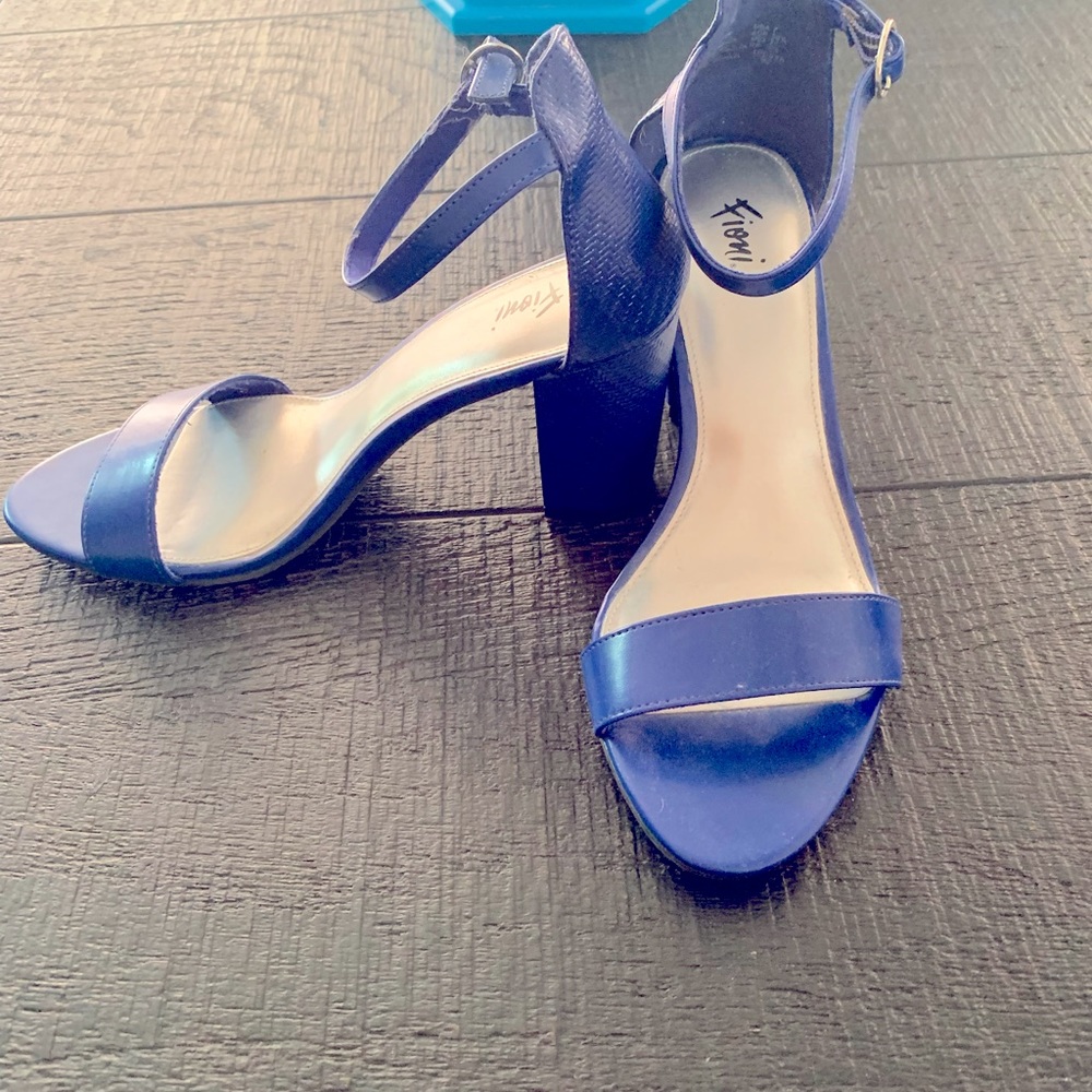 Royal blue shoes, size 7
